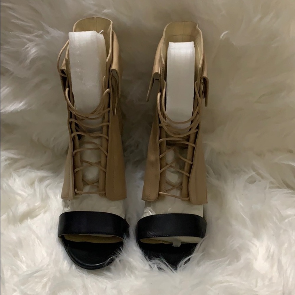 Report Signature Open lace-up booties